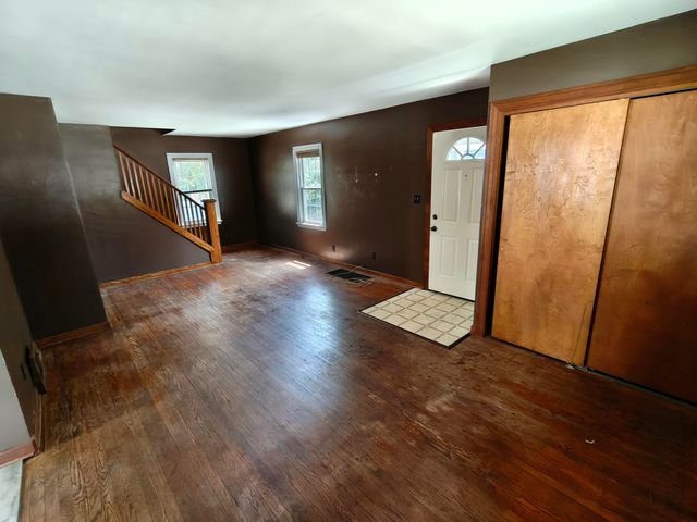 245 N Indiana Street, Griffith, IN 46319