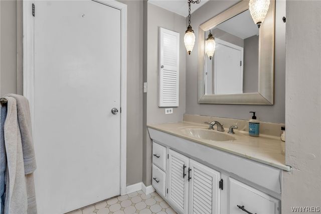 72 Marquette Avenue, Tonawanda, NY 14217