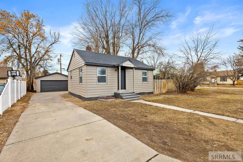 218 E 17th Street, Idaho Falls, ID 83404