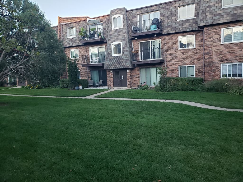 9357 BAY COLONY Drive 1N, Des Plaines, IL 60016