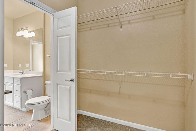 8539 GATE Parkway W 9330, Jacksonville, FL 32216