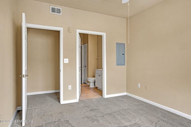 8539 GATE Parkway W 9330, Jacksonville, FL 32216
