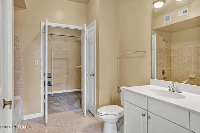 8539 GATE Parkway W 9330, Jacksonville, FL 32216