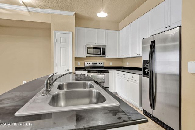 8539 GATE Parkway W 9330, Jacksonville, FL 32216