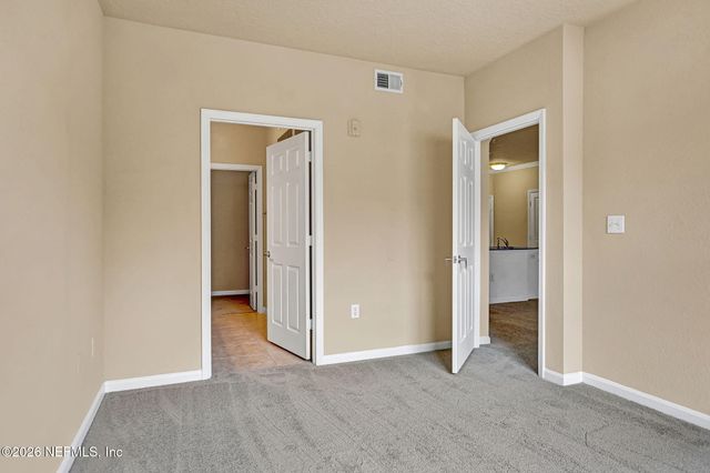 8539 GATE Parkway W 9330, Jacksonville, FL 32216