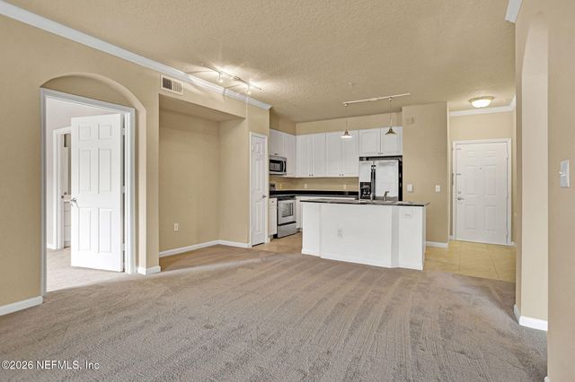 8539 GATE Parkway W 9330, Jacksonville, FL 32216