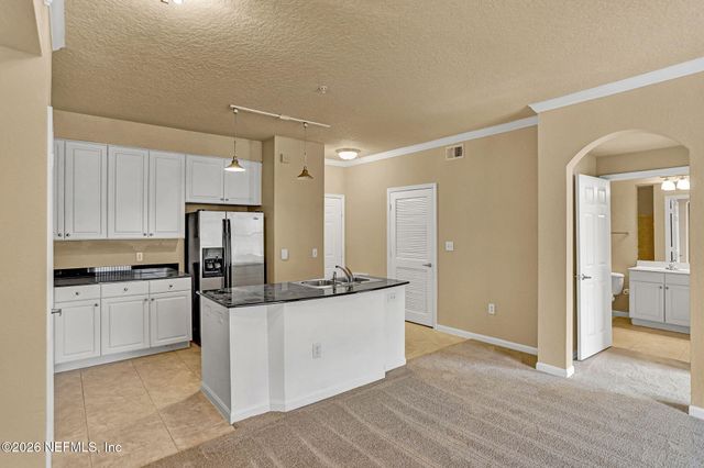 8539 GATE Parkway W 9330, Jacksonville, FL 32216