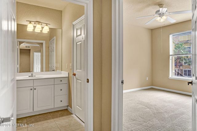 8539 GATE Parkway W 9330, Jacksonville, FL 32216