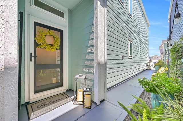 639 Salt Marsh Trail, Kemah, TX 77565