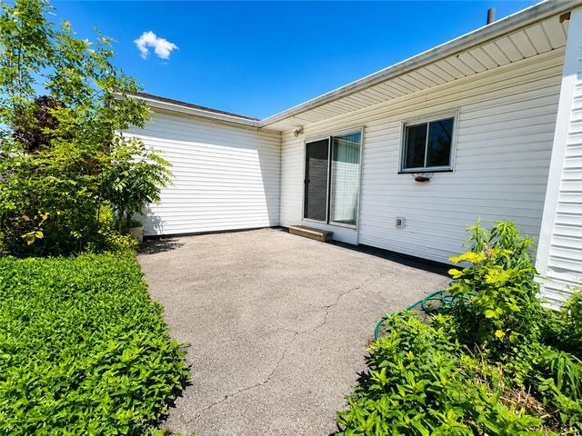 89 Kenwick Drive, Henrietta, NY 14623