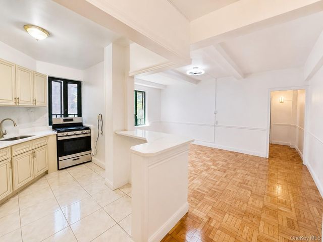 1564 Unionport Road 5A, Bronx, NY 10462