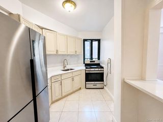 1564 Unionport Road 5A, Bronx, NY 10462