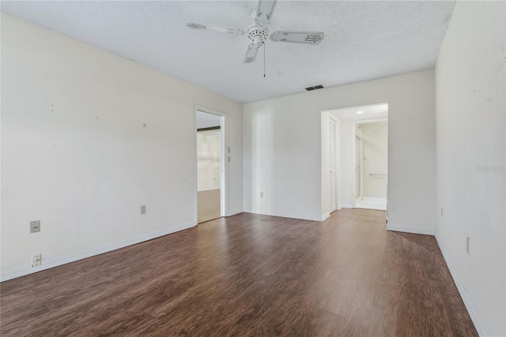 Image 20 of property listing at 11241 DOLLAR LAKE DRIVE 4, Port Richey, FL 34668