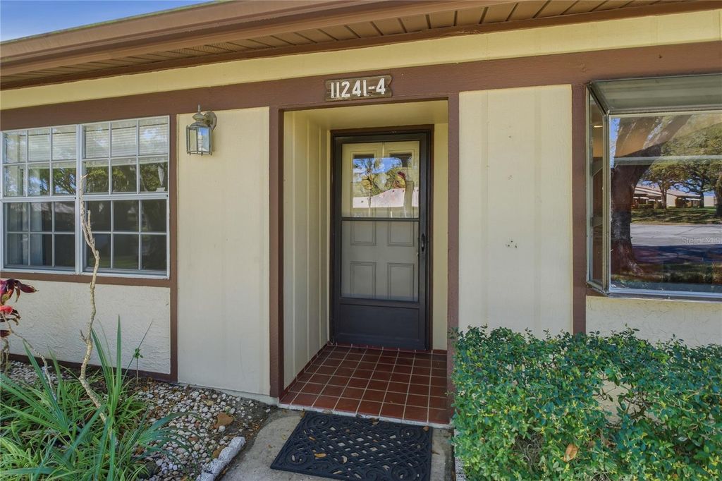 Image 4 of property listing at 11241 DOLLAR LAKE DRIVE 4, Port Richey, FL 34668