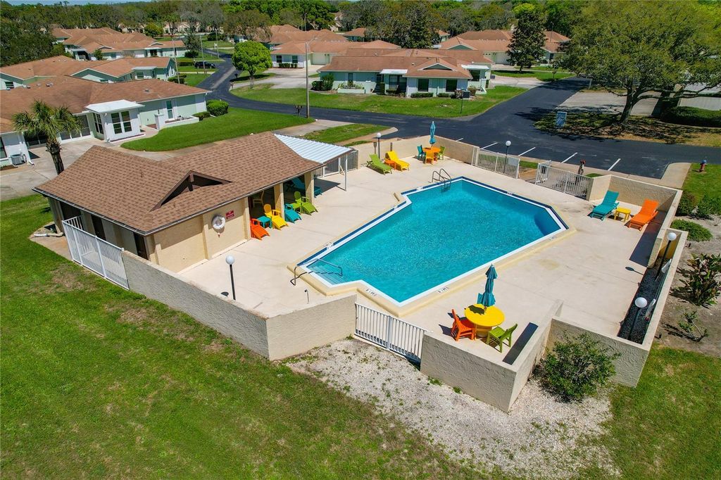 Image 7 of property listing at 11241 DOLLAR LAKE DRIVE 4, Port Richey, FL 34668