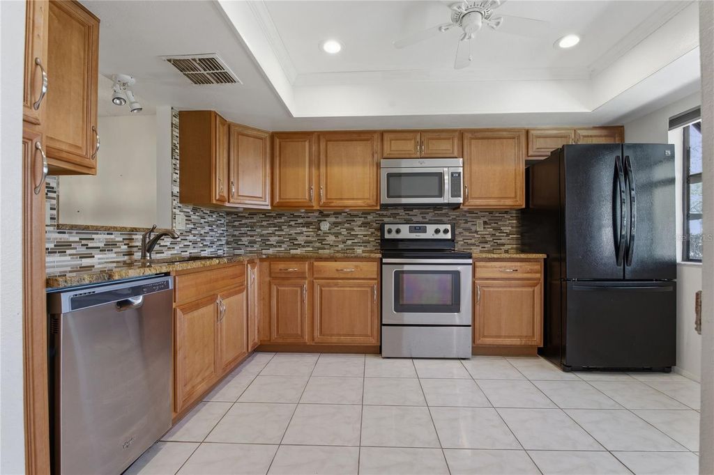 Image 9 of property listing at 11241 DOLLAR LAKE DRIVE 4, Port Richey, FL 34668