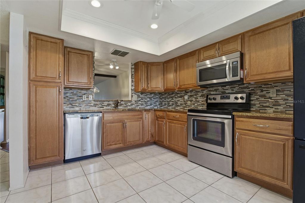 Image 10 of property listing at 11241 DOLLAR LAKE DRIVE 4, Port Richey, FL 34668