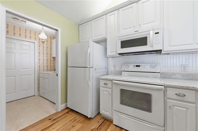 945 BURNT HICKORY Circle NW 8, Marietta, GA 30064