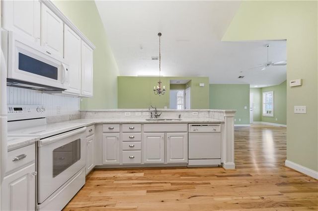 945 BURNT HICKORY Circle NW 8, Marietta, GA 30064