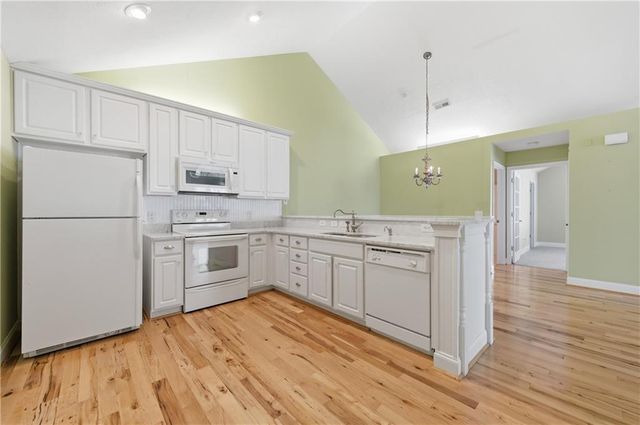 945 BURNT HICKORY Circle NW 8, Marietta, GA 30064