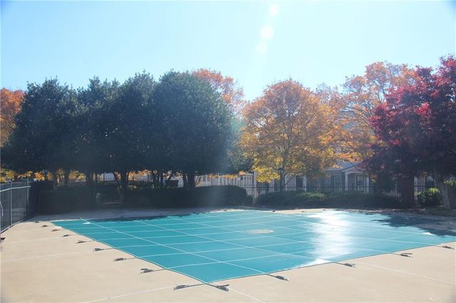 945 BURNT HICKORY Circle NW 8, Marietta, GA 30064