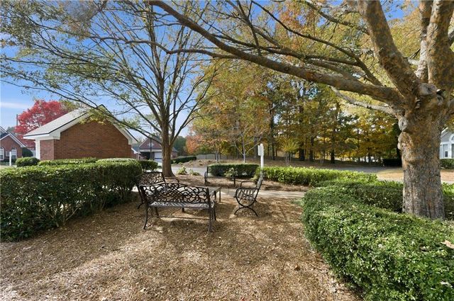 945 BURNT HICKORY Circle NW 8, Marietta, GA 30064