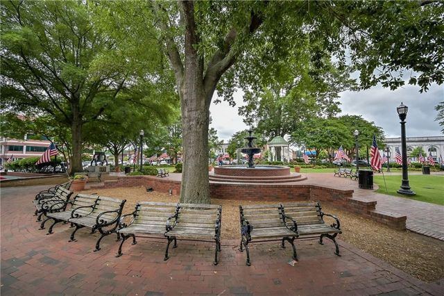 945 BURNT HICKORY Circle NW 8, Marietta, GA 30064