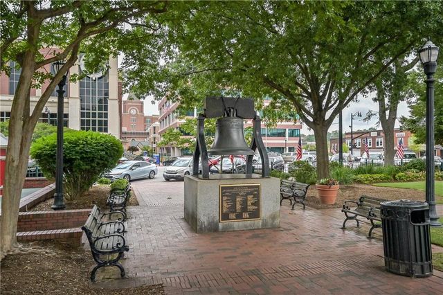 945 BURNT HICKORY Circle NW 8, Marietta, GA 30064