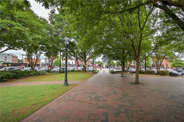 945 BURNT HICKORY Circle NW 8, Marietta, GA 30064