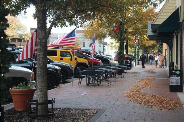 945 BURNT HICKORY Circle NW 8, Marietta, GA 30064