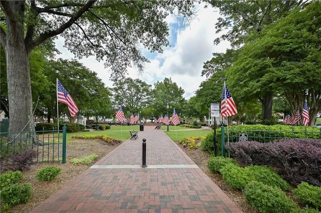 945 BURNT HICKORY Circle NW 8, Marietta, GA 30064