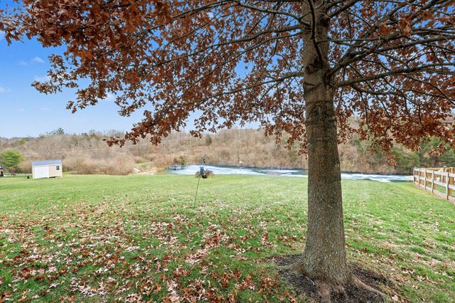 2421 Hickorywood Court, Alexandria, KY 41001