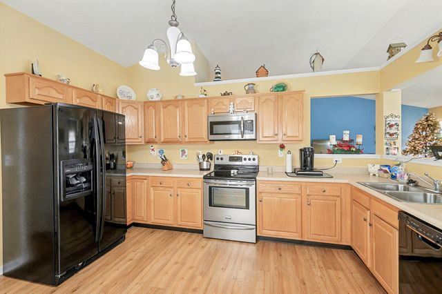 2421 Hickorywood Court, Alexandria, KY 41001