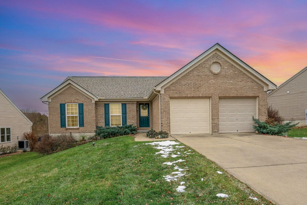 2421 Hickorywood Court, Alexandria, KY 41001
