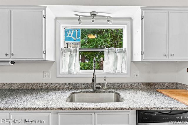 815 Oak Ridge Court, Brighton, MI 48116