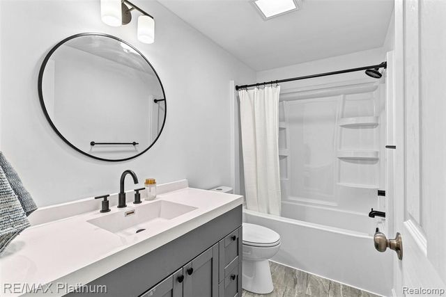 815 Oak Ridge Court, Brighton, MI 48116