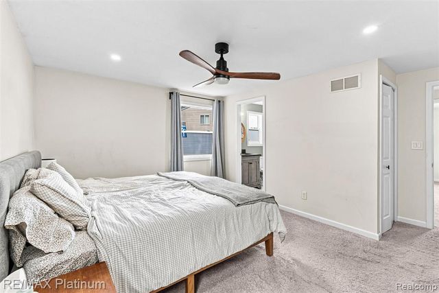 815 Oak Ridge Court, Brighton, MI 48116