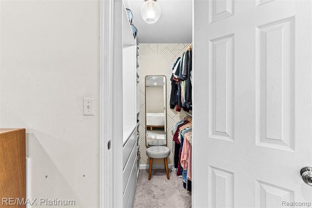 815 Oak Ridge Court, Brighton, MI 48116
