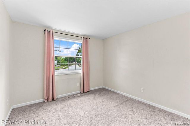 815 Oak Ridge Court, Brighton, MI 48116