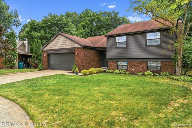 815 Oak Ridge Court, Brighton, MI 48116