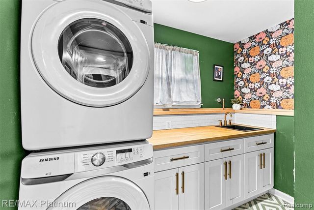 815 Oak Ridge Court, Brighton, MI 48116