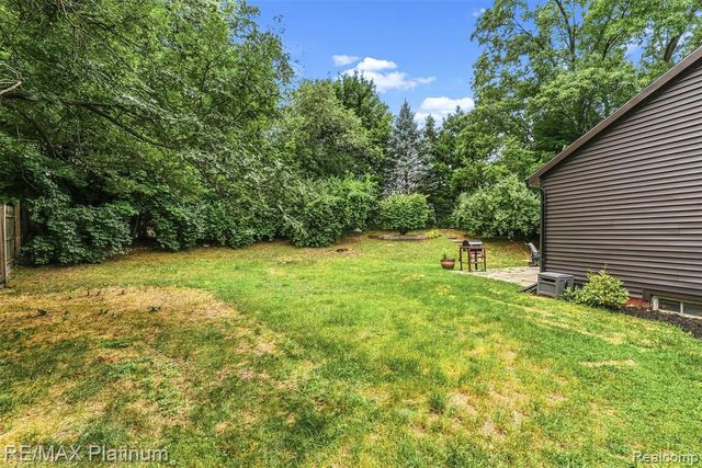 815 Oak Ridge Court, Brighton, MI 48116