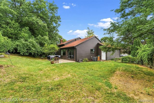 815 Oak Ridge Court, Brighton, MI 48116