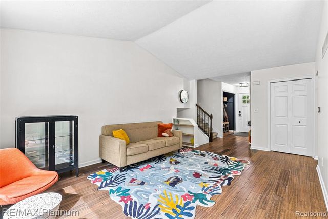 815 Oak Ridge Court, Brighton, MI 48116