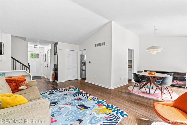 815 Oak Ridge Court, Brighton, MI 48116