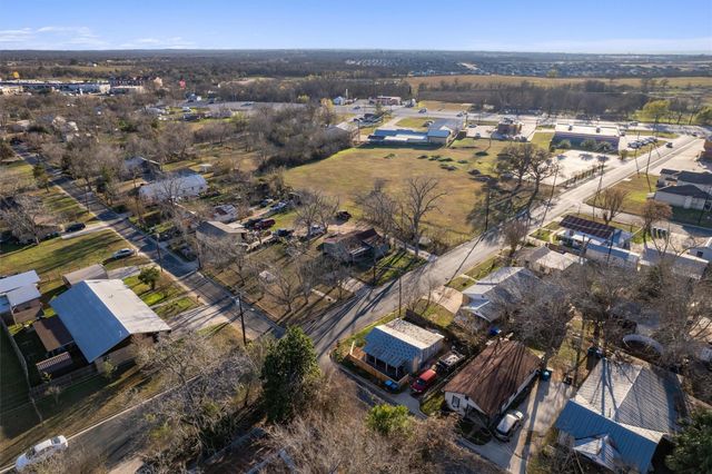 503 W Alamo ST, Elgin, TX 78621