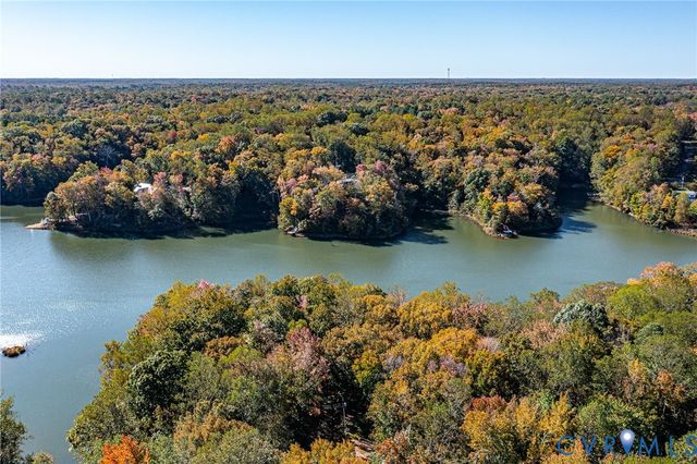 316 Plantation Dr, Montross, VA 22520