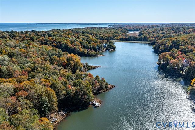 316 Plantation Dr, Montross, VA 22520