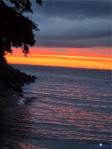 316 Plantation Dr, Montross, VA 22520