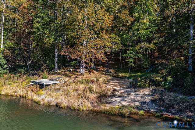 316 Plantation Dr, Montross, VA 22520